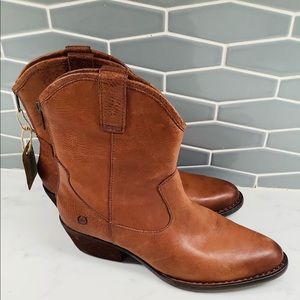Born Wynd leather boot
